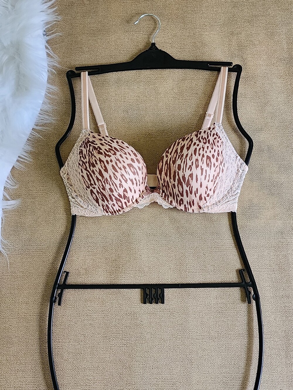 Victoria's Secret Plunge Push-Up Bra 32DD Leopard Print Lace